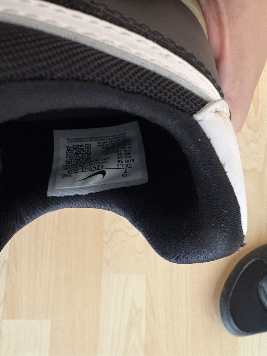 Nike Scarpe da uomo: Nike Sneakers - Black and White – Nuovo (secondo la descrizione) da Lüscherz venduto da ine_rdx7 1