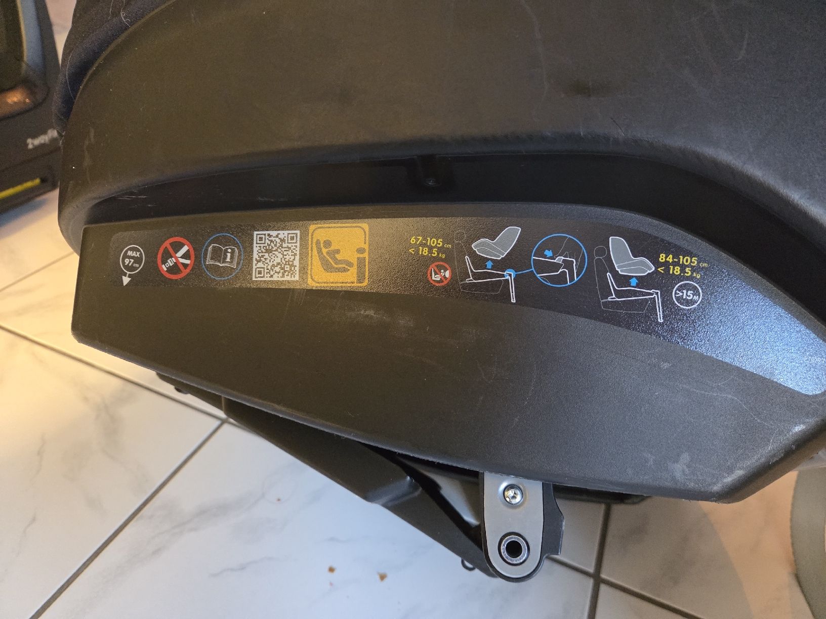 Maxi-Cosi Auto-Kindersitze: Maxi-Cosi mit 2WayFix Basis – Gebraucht aus Bremgarten AG von Michelf1988 1