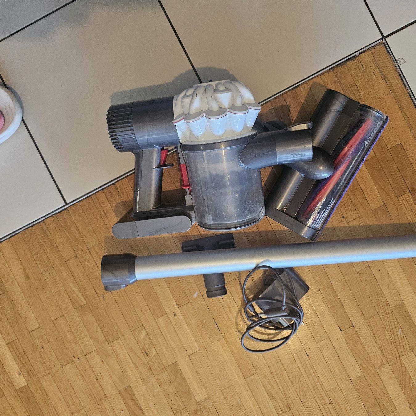Dyson Staubsauger & Zubehör: Dyson v6 – Gebraucht aus Plan les ouates von Braun_charly 3