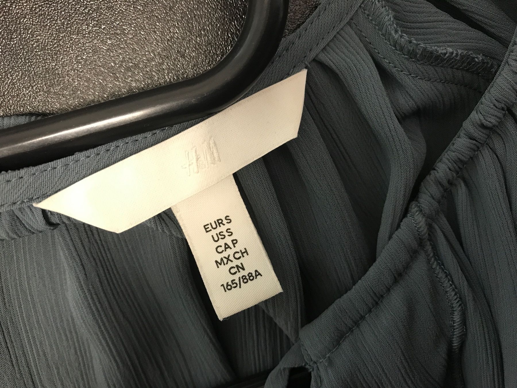 H&M Camicette: Coole Bluse in Petrol Gr S mit Rüschen – Nuovo (secondo la descrizione) da St. Margrethen SG venduto da kellenbh 2
