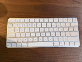 Apple Magic Keyboard (weiss, US Layout, Model A2449)