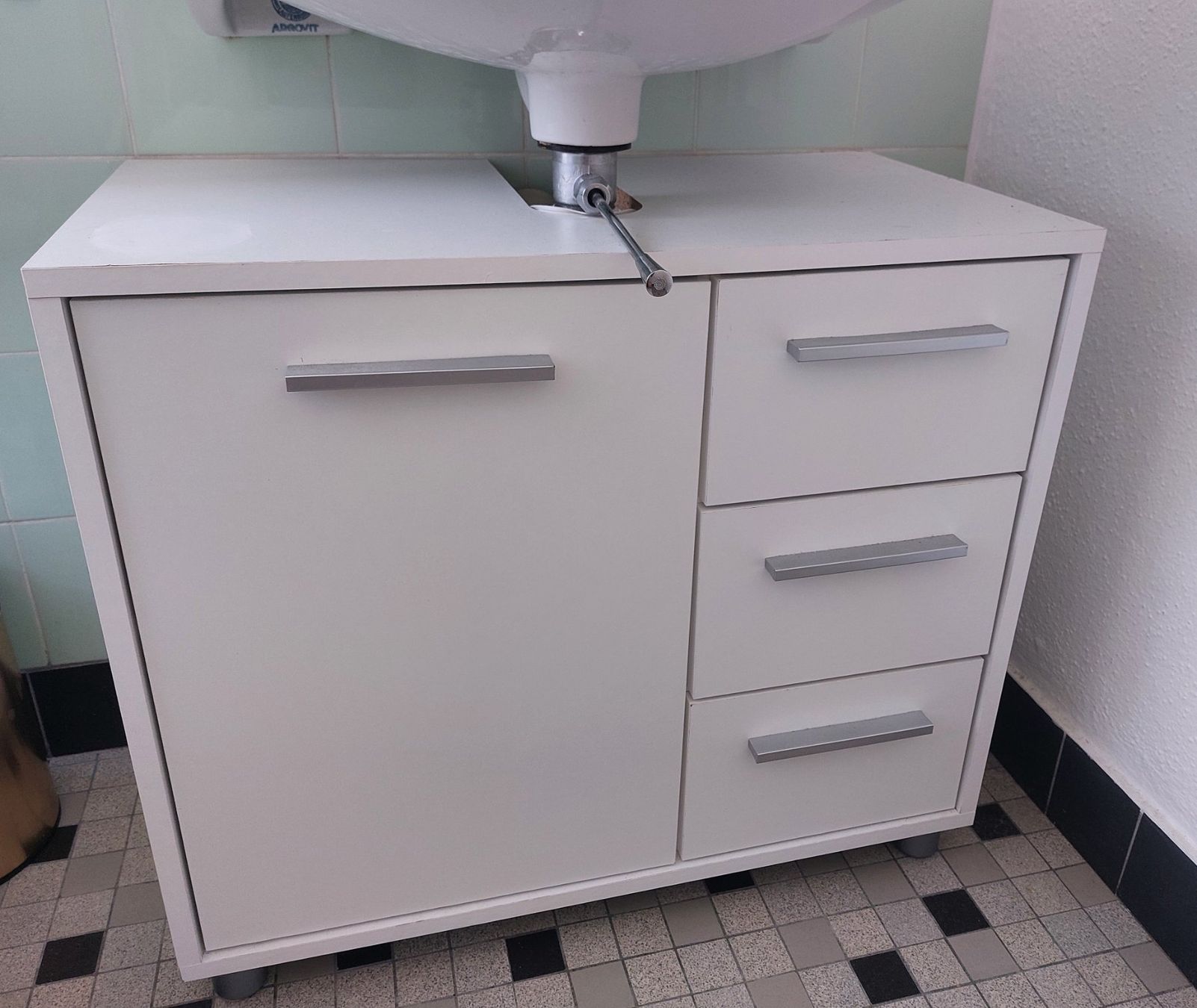 Badezimmermöbel: Badezimmer Waschbecken Unterschrank – Gebraucht aus Effretikon von Alexis24