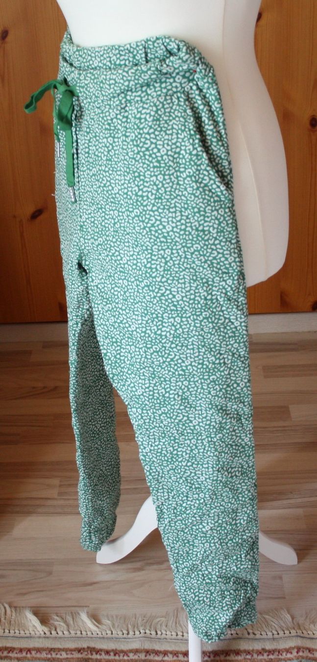 Pantalons: Hose grün - weiss Gr. XL – D'occasion à Flüelen par Diversicum-Curvy 1