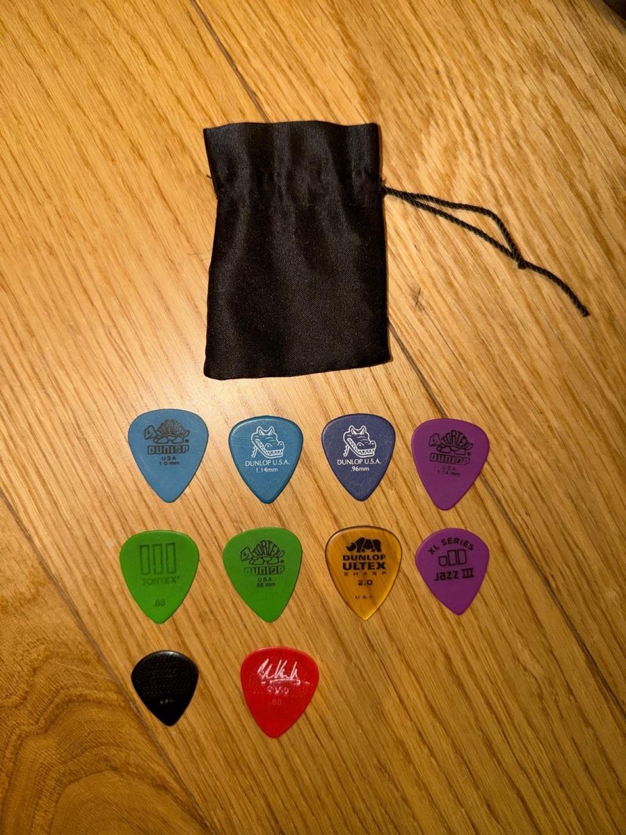 Strumenti musicali: E-Gitarre mit Zubehör – Usato da Muttenz venduto da Malucas 1