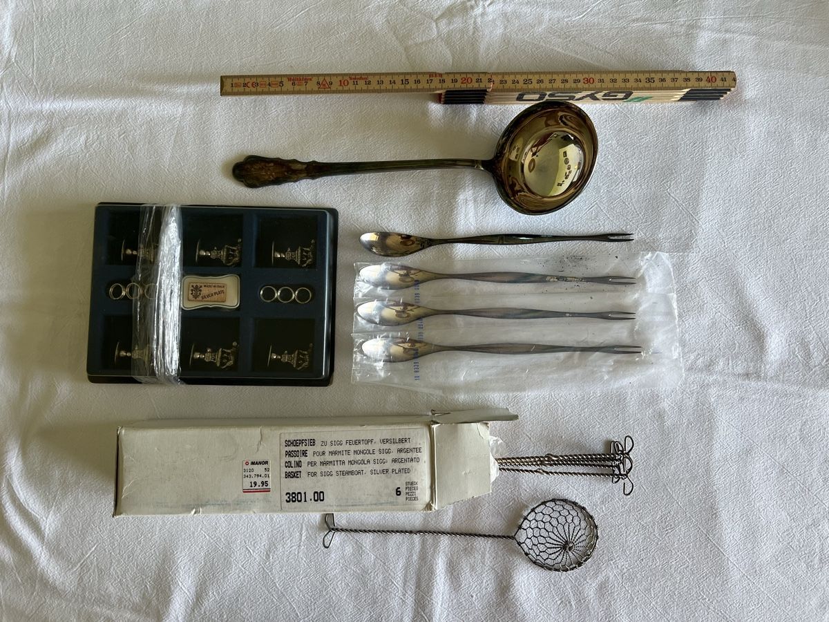Set di posate: Versilbertes Besteck - Suppenkelle, Hummergabel, diverses – Usato da Perlen venduto da Chregle1