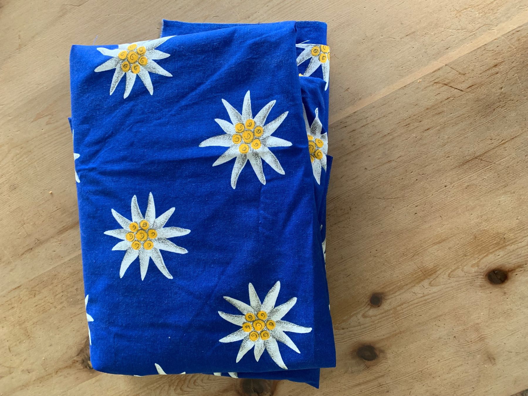 Tessuti: Stoff mit Edelweiss – Nuovo e nell'imballaggio originale da Rudolfstetten venduto da medium02