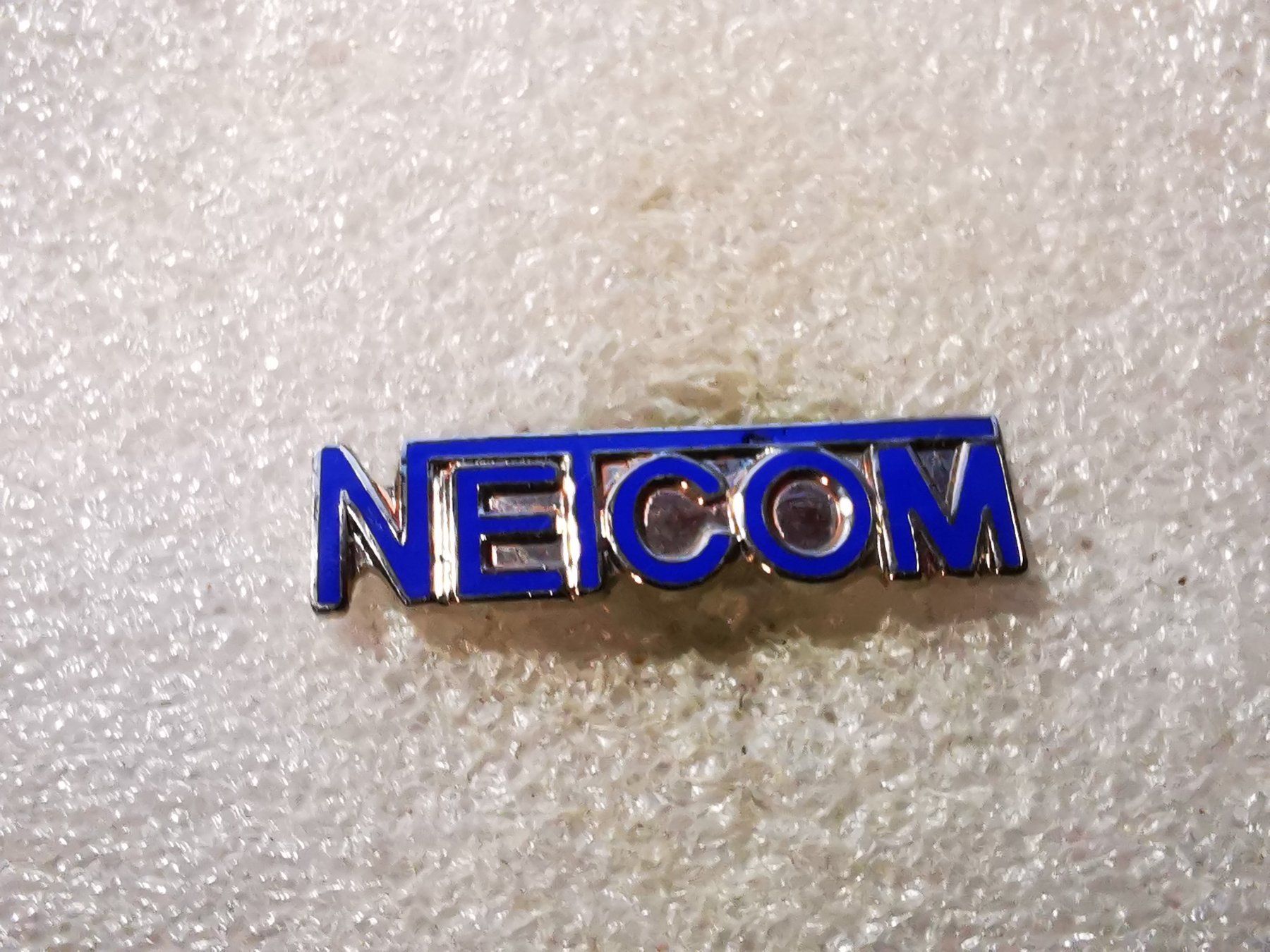 Placchette & Badge: Ansteckpin 85: Netcom – Usato da Oppligen venduto da Pin-Fall-Shop
