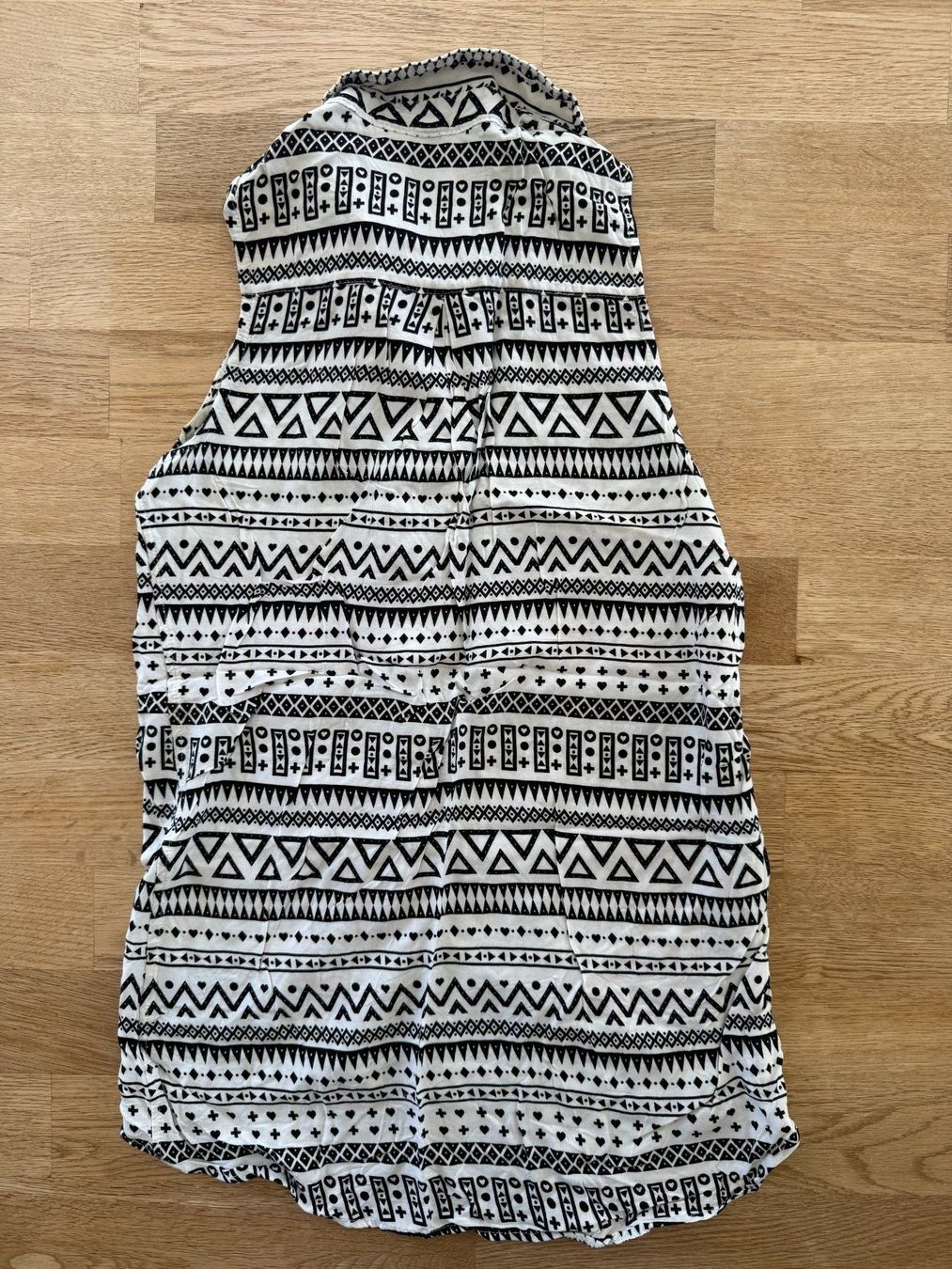H&M Camicette: Spende MSF -  H&M - Bluse - Schwarz-Weiss-Ethnomuster -Gr 34 – Usato da Fällanden venduto da La_Natie 5