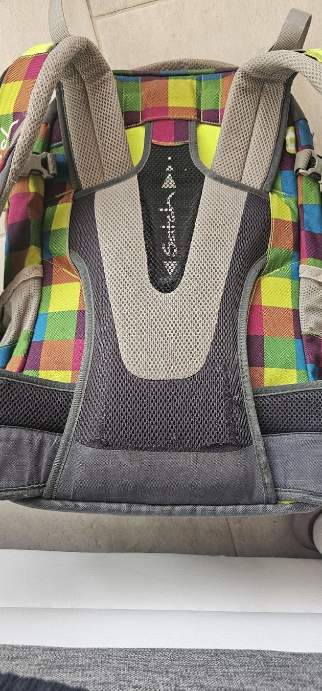 Satch Zaini: Schulrucksack Satch kariert bunt – Usato da Riva San Vitale venduto da Pollo01 2