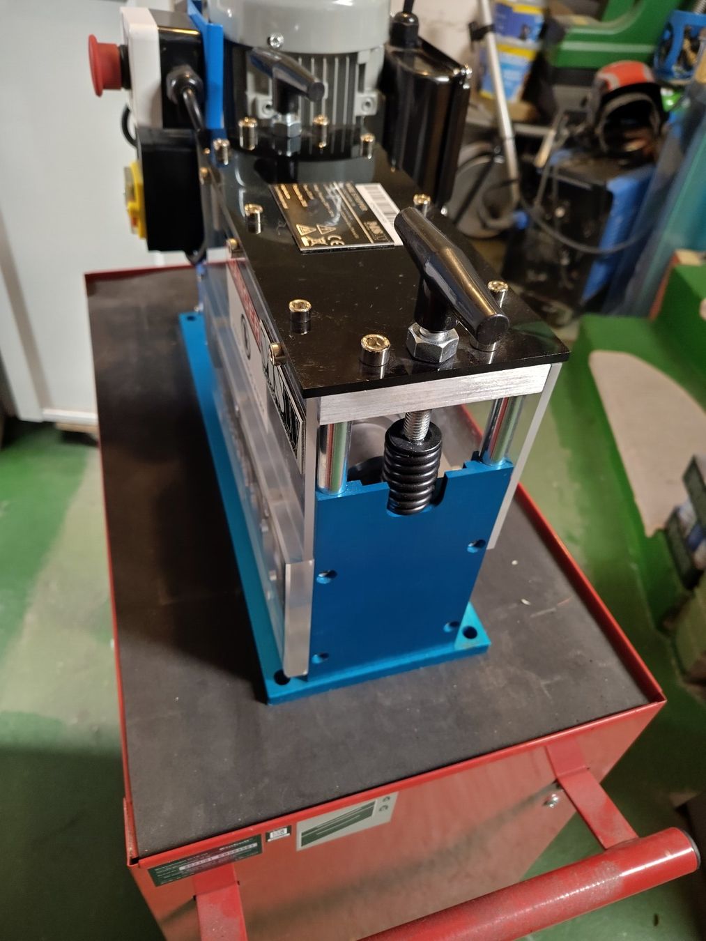 Toutes les machines: Kabelschälmaschine – D'occasion à Altbüron par bestatter12 4