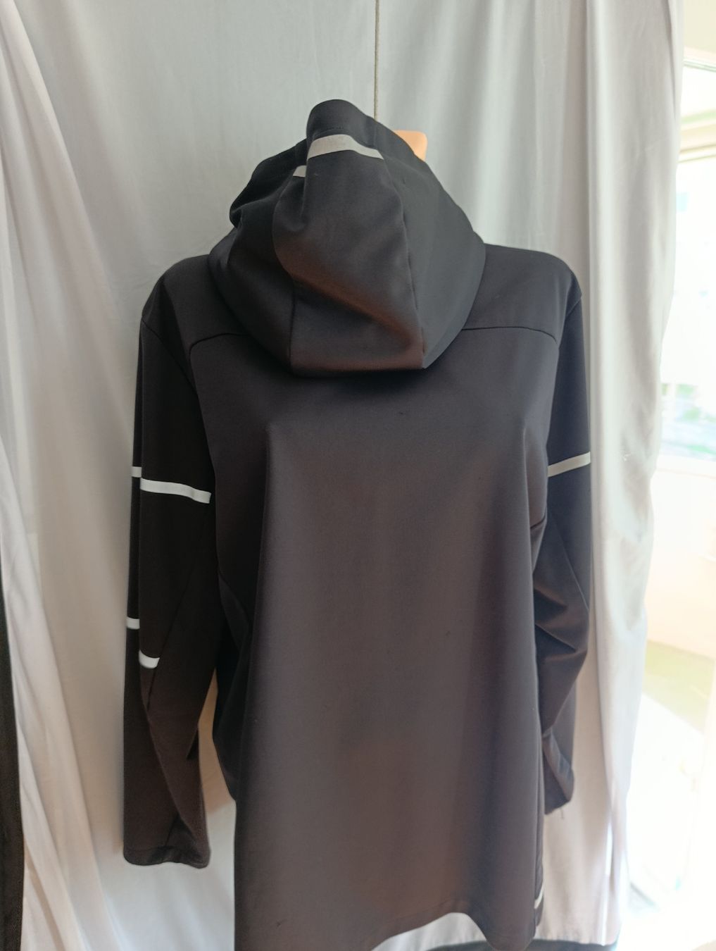 Giacche: Schwarze Softshell Jacke mit Kapuze, Grösse L – Usato da Trimbach venduto da lysy507777 3