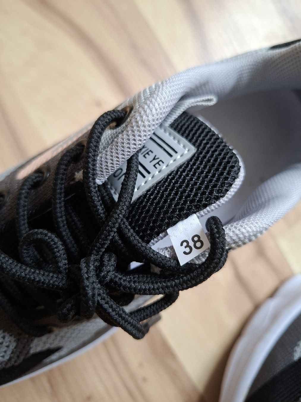 Scarpe da donna: Baskets  Taille 38 – Usato da Tramelan venduto da jomeg16 4