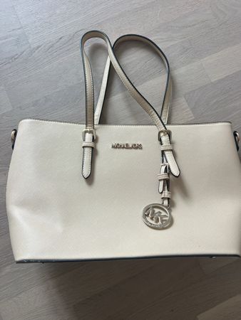 Neue Tasche