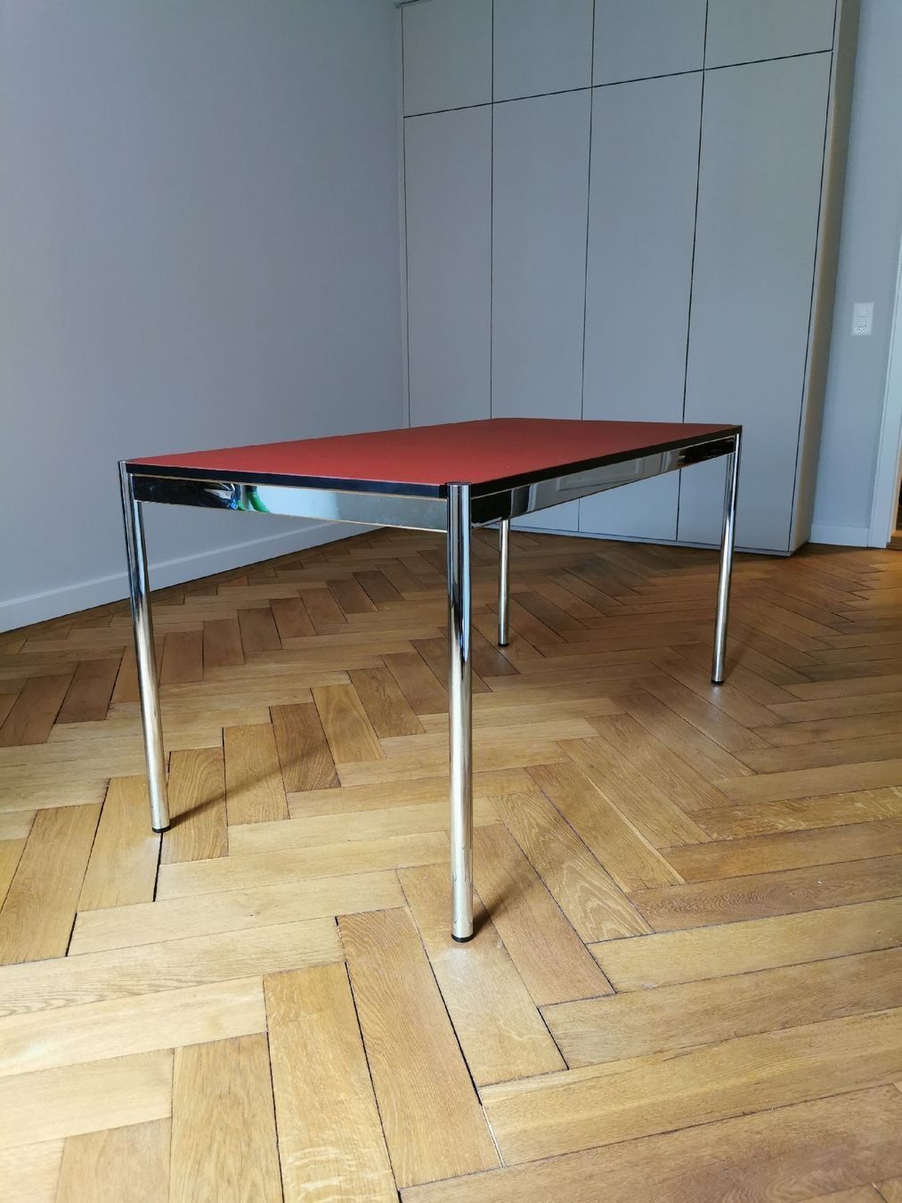 USM Tavoli: USM Tisch rot 175x100 – Usato da Langendorf venduto da Marlinspike
