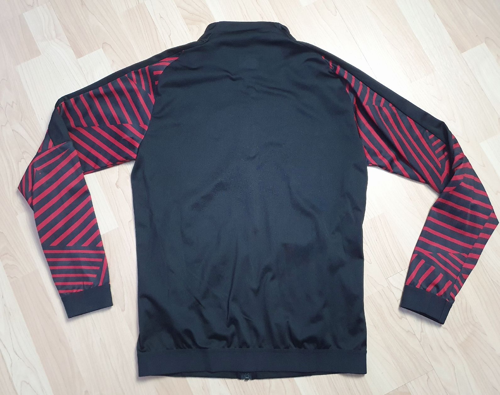 Giacche: Puma 18/19 AC Milan Jacke Grösse M – Nuovo (secondo la descrizione) da St. Gallen venduto da CaliSunshine 1