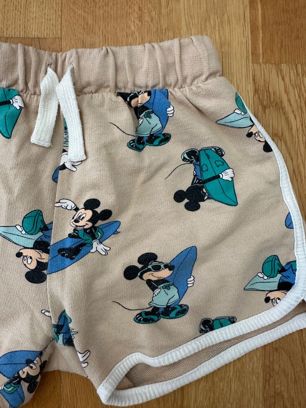 H&M Pantaloni: Mickey Mouse Shorts, H&M, Grösse 80 – Usato da Unterägeri venduto da StefanGekko 1