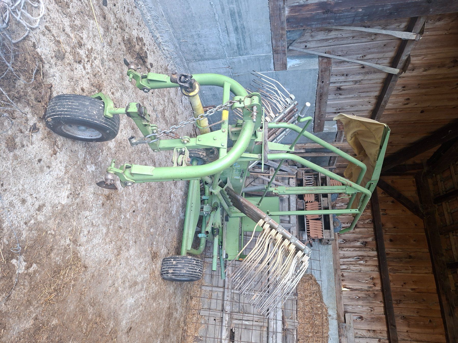 Krone Raccolta foraggio grezzo: Krone Kreiselschwader 3.50/10 – Usato da Schwarzenburg venduto da end_22lf
