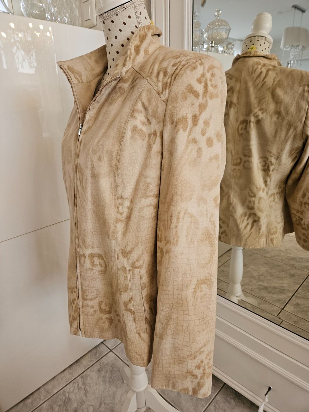 Giacche: Bequeme Jacke Blazer Grösse 38 Beige Leopardmuster – Usato da Gossau ZH venduto da fashiontwo 1
