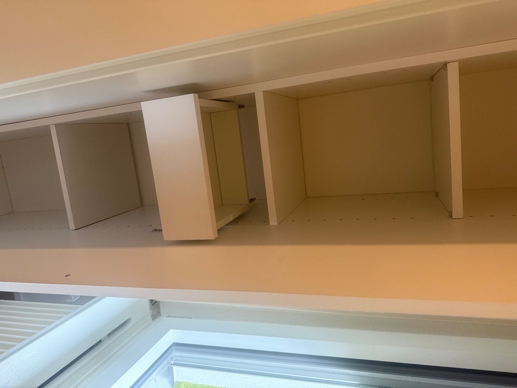Pfister Schränke: White Bathroom Cabinet - 2 piece – Gebraucht aus Adliswil von Sale12 6