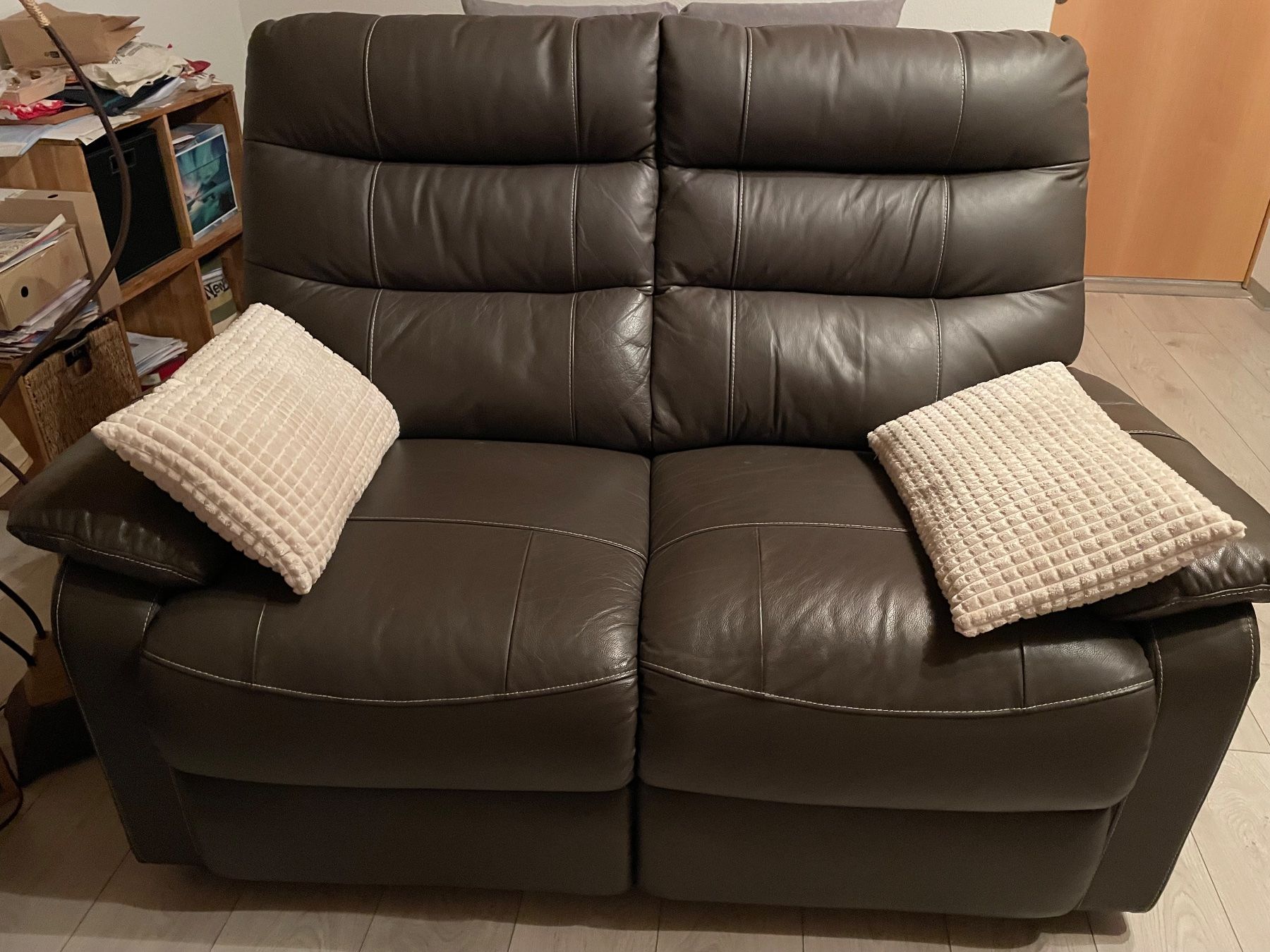 Sofas: Canapé cuir 2 places – D'occasion à La Chaux-de-Fonds par elj_5rt5 1