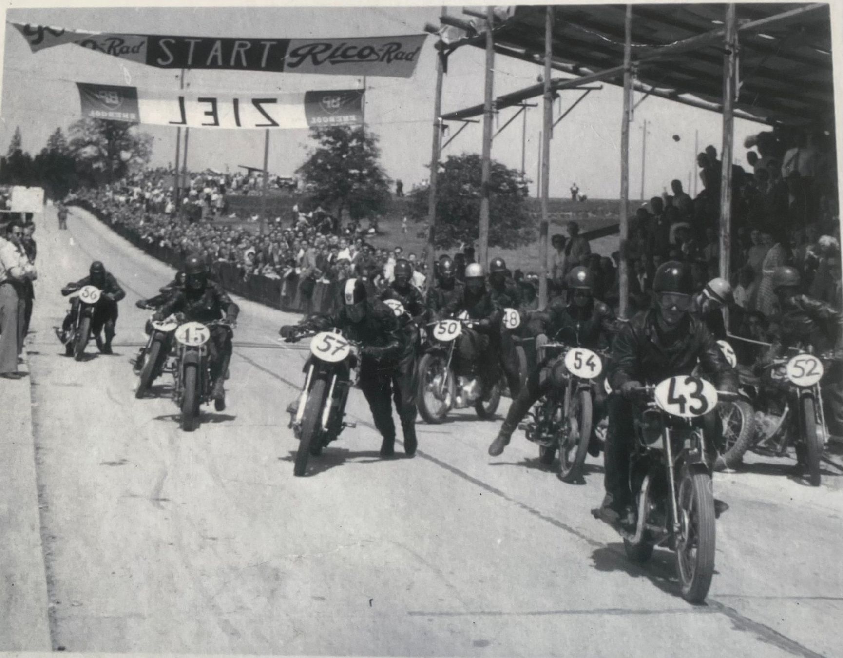 Libri: Oldtimer Motorräder Motorradfahren in der Schweiz – Nuovo e nell'imballaggio originale da Münsingen venduto da Tom1958 3