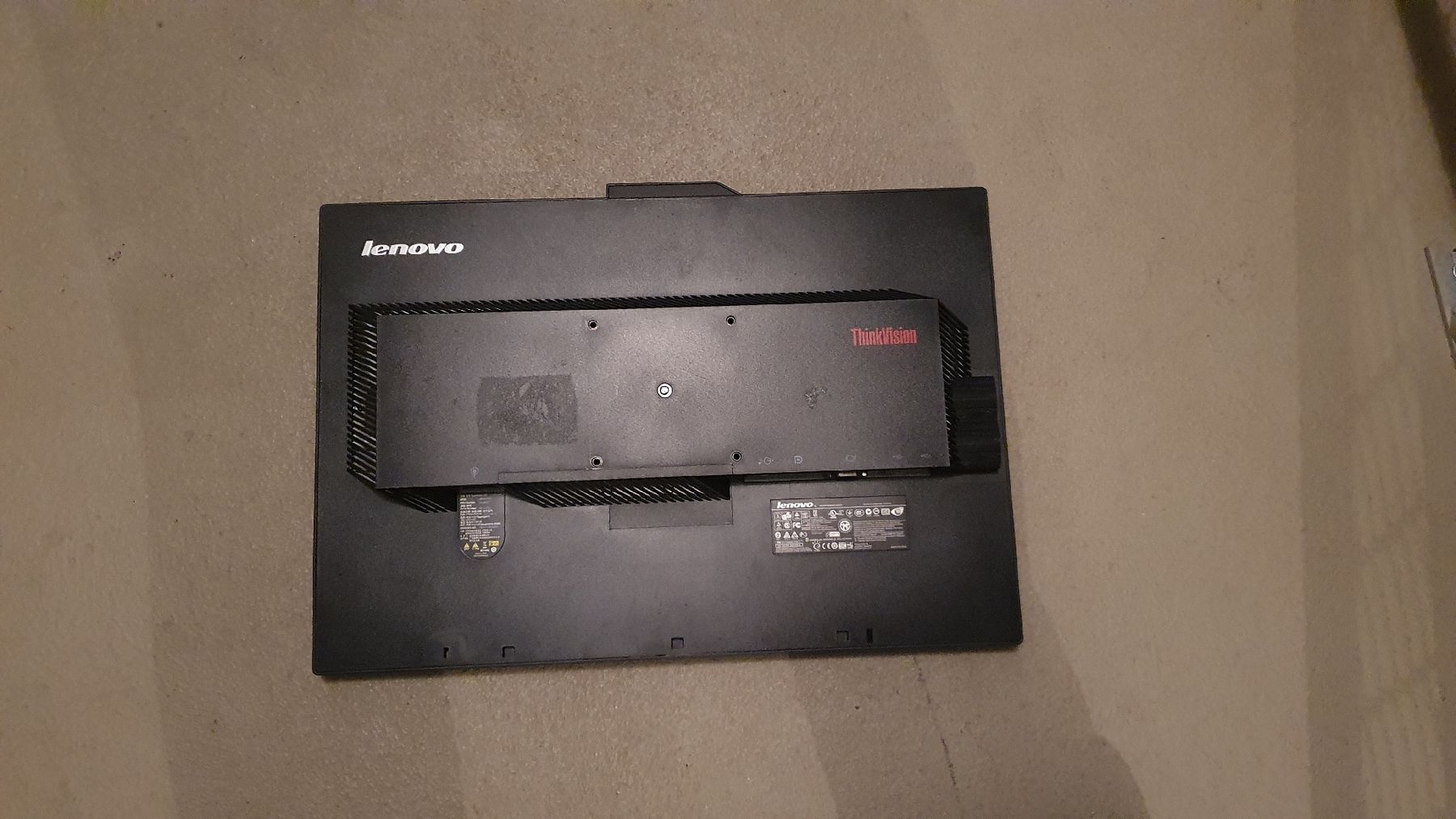 Lenovo Monitor: 3 Stk Lenovo ThinkVision 22" Monitore – Usato da tägerwilen venduto da dachbodenfinder 1