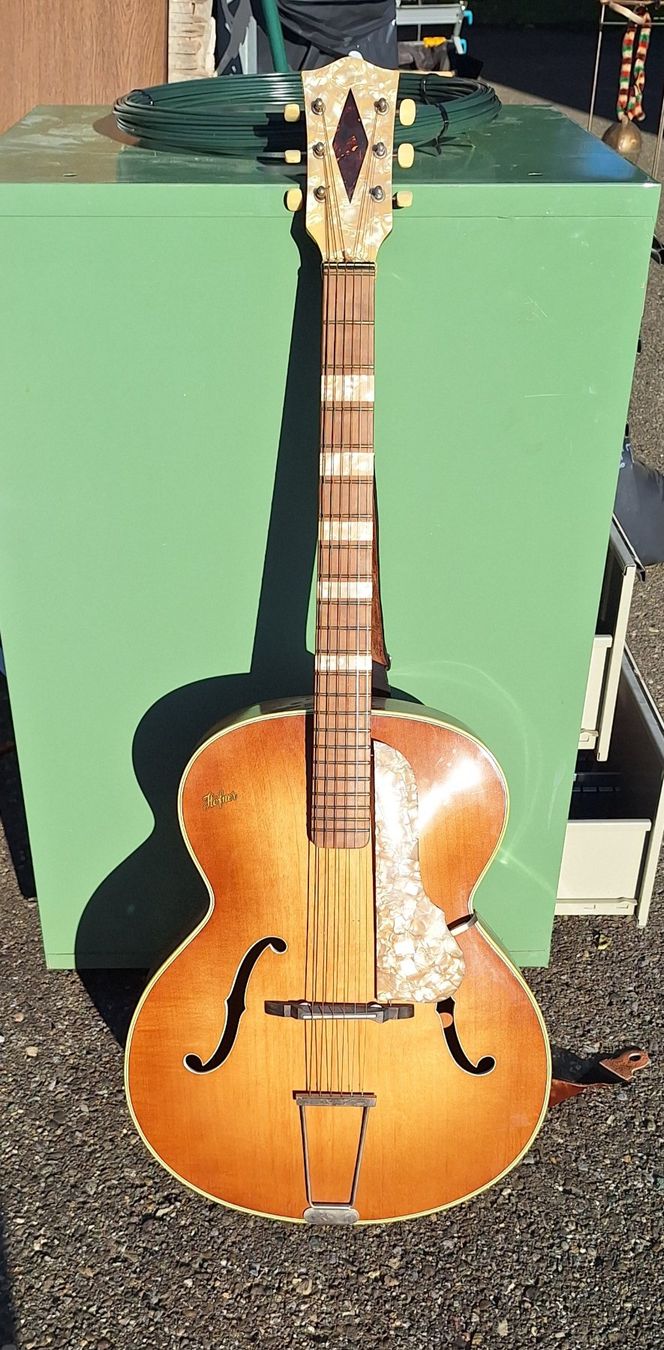 Höfner Strumenti musicali: Höfner Gitarre Archtop vintage – Usato da Weinfelden venduto da JoeBaer