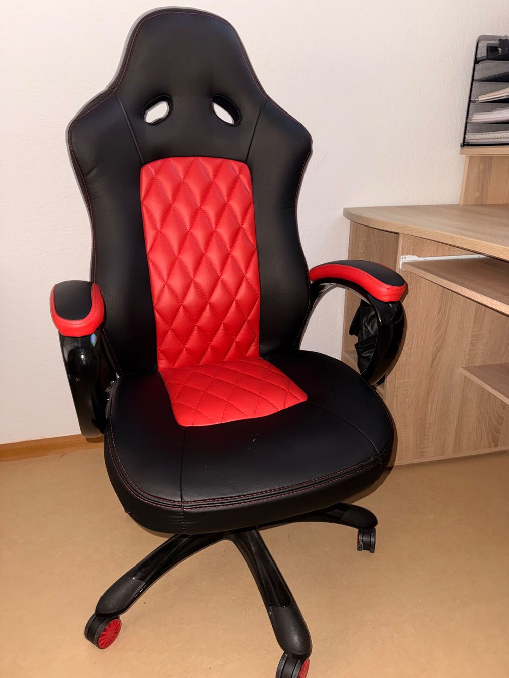 Conforama Scrivanie: Schreibtisch mit Gaming Stuhl – Usato da Oftringen venduto da bte_269h 2