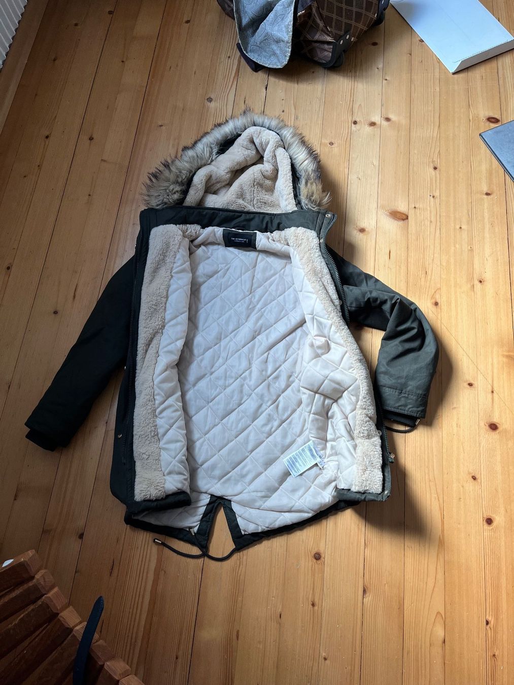 C&A Giacche: Damen Winterjacke mit Kapuze mit Fellrand – Usato da Würenlos venduto da Schnudi10 1
