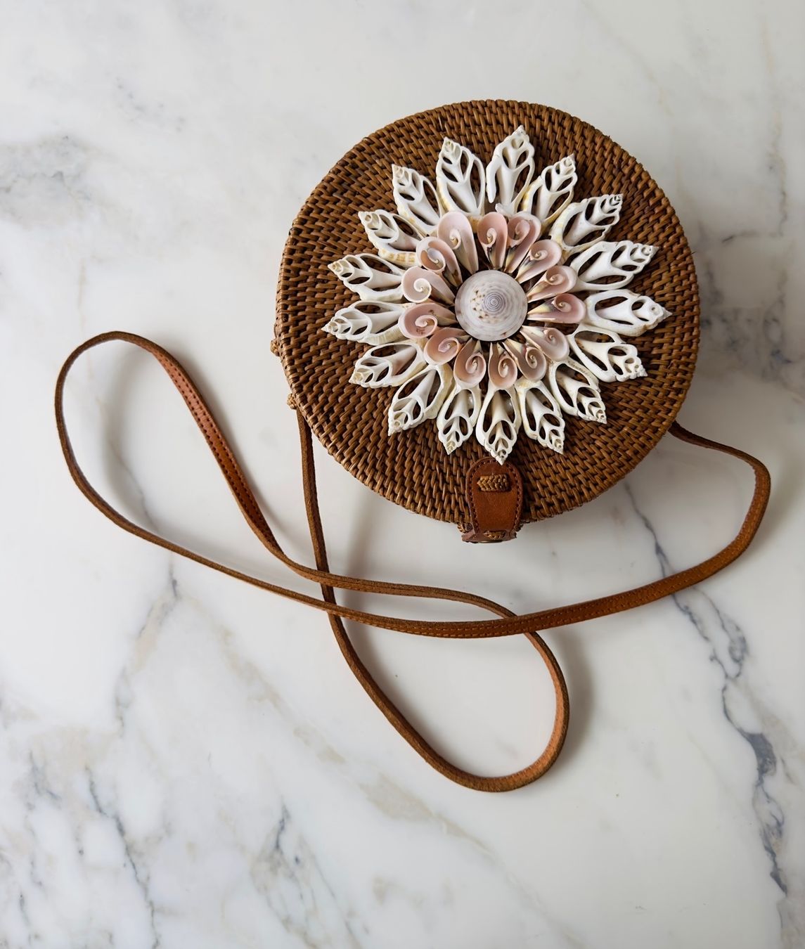 Borse da donna: Rattan Tasche "White Flower" – Nuovo e nell'imballaggio originale da Bülach venduto da duffy_fashion_avenue