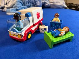 Ambulance Playmobil avec accessoires, état d'occasion