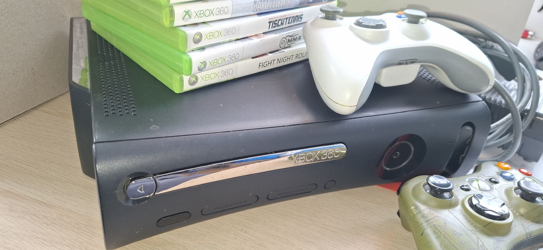 Microsoft Console: Xbox 360 Konsole mit 2 Controller und 8 Spielen! – Difettoso da Zürich venduto da rodney02 1