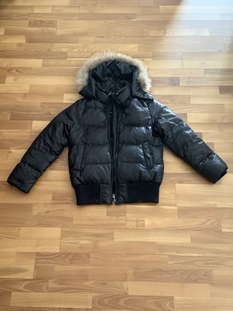 Daunenjacke schwarz mit Kapuze und Fellbesatz gebraucht
