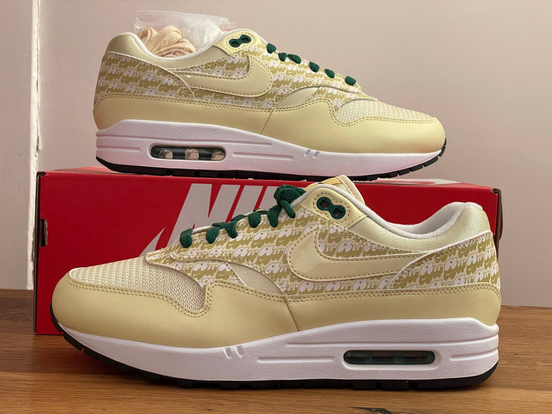 Nike Scarpe da uomo: Air Max 1 Atmos Powerwall Lemonade | 42.5 9 – Nuovo e nell'imballaggio originale da Schaffhausen venduto da mar_mfl9