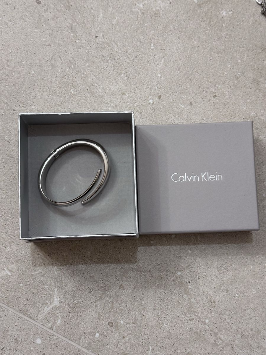 Calvin Klein Bracelets: Bracelet en argent Calvin Klein – D'occasion à Moudon par nessaja22
