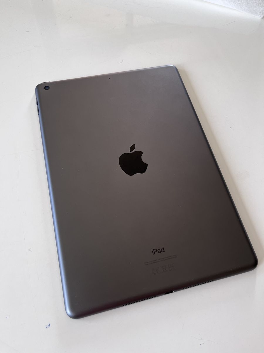 Apple Tablet PC: Apple iPad (8. Generation) Space Grau mit Ladekabel – Gebraucht aus Zürich von schlauerbauer75 2