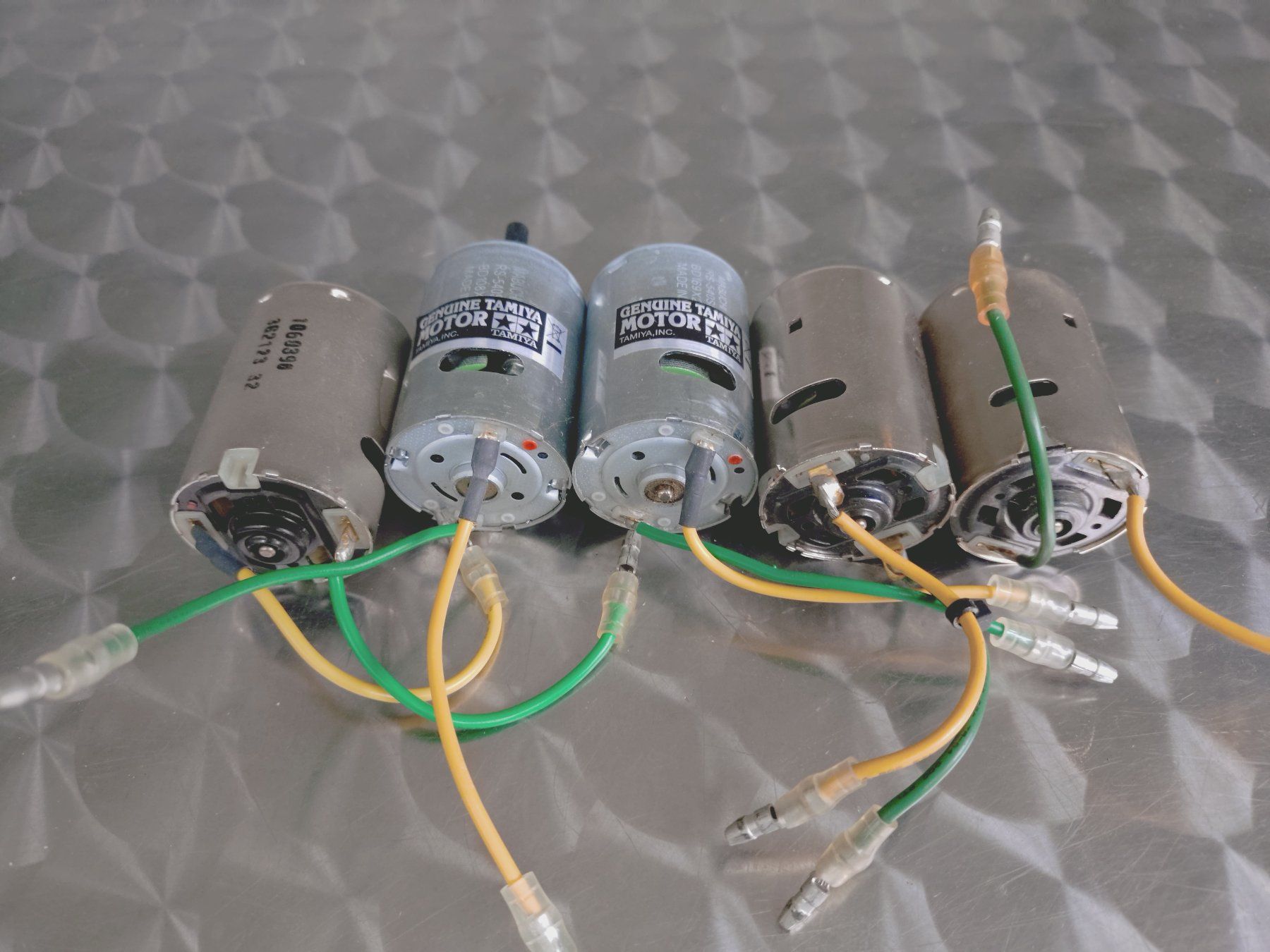 Motori: 5 Tamiya Original RC-Motoren "Silver Can" – Nuovo (secondo la descrizione) da Langnau am Albis venduto da Slurpi71