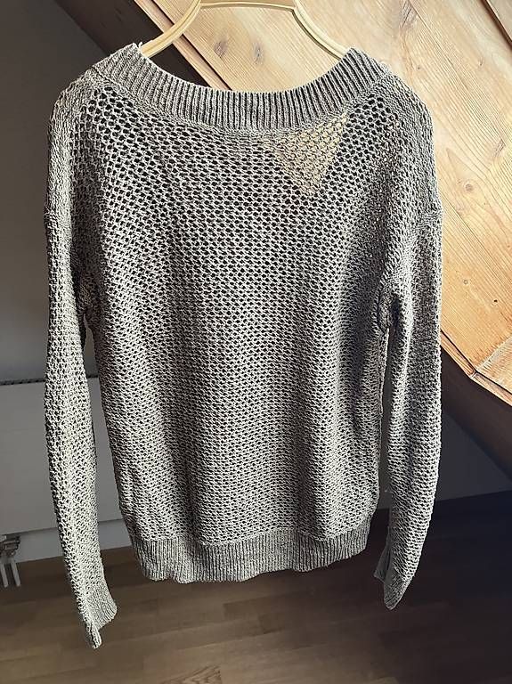 Pulls & Sweat-shirts: olivfarbener Pullover Gr. XS – D'occasion à St. Gallen par andreav. 1