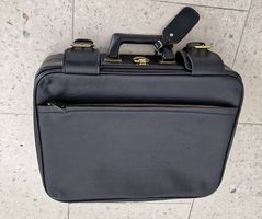 Trés jolie petite valise simili cuir noir
