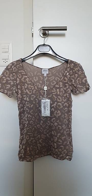T-shirt: 5 neuwertige Armani T-Shirt/Pullover  – Usato da Zürich venduto da zuHause75