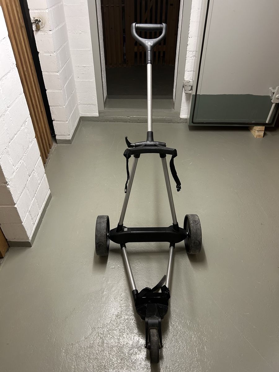 Trolley: Elektro Golfcaddy e3 motion klappbar mit Ladegerät – Usato da Kilchberg ZH venduto da GiancarloT