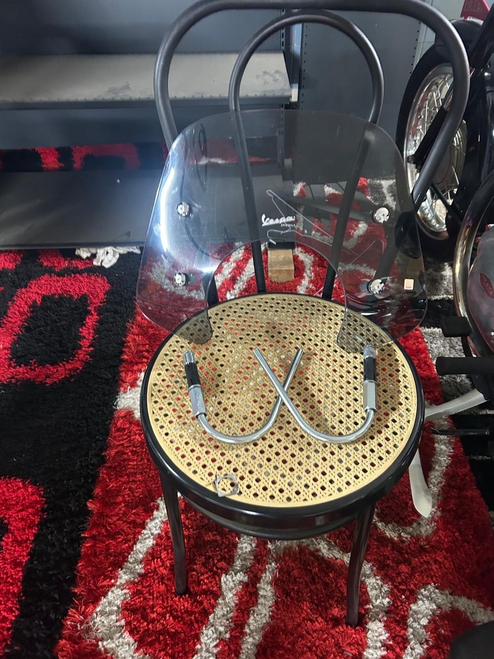Piaggio Tutti i ricambio per moto: Windschutzscheibe Vespa 300 mit Befestigungsmaterial – Usato da Schafisheim venduto da Djiovi 1