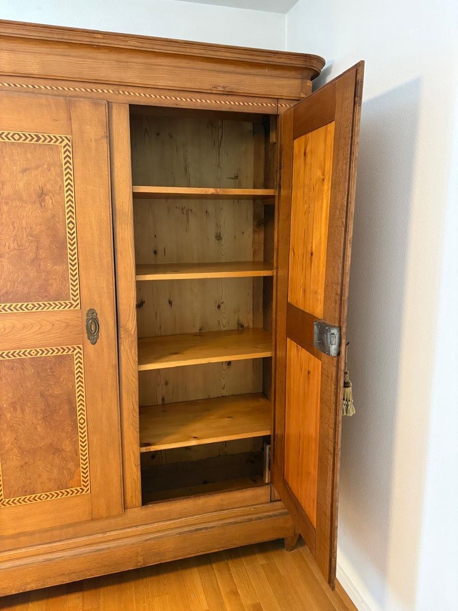 Armadi: Repräsentativer Holzschrank – Usato da Muri b. Bern venduto da sab_2gz7 7