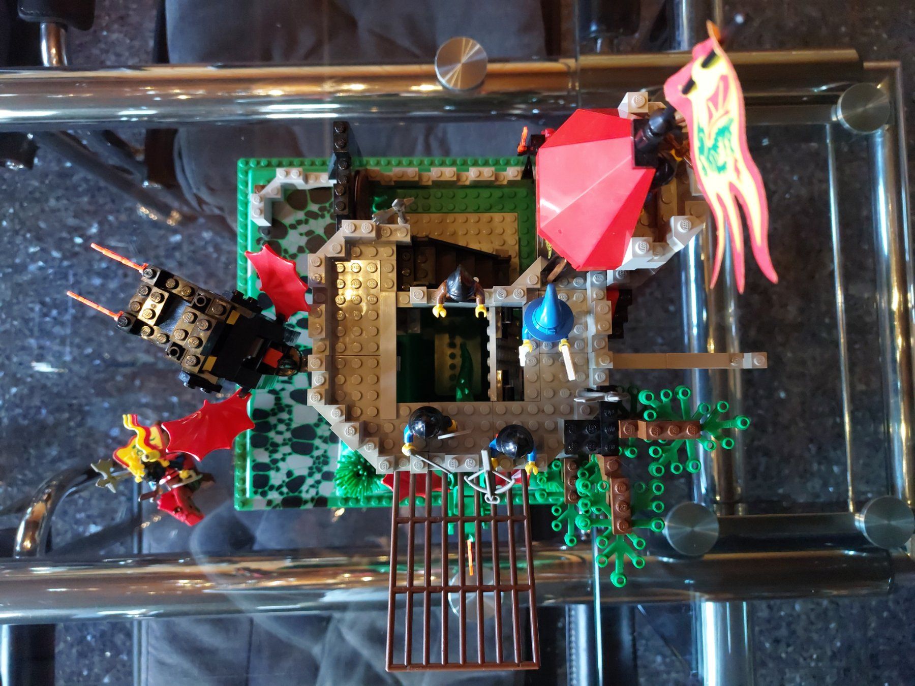 Lego Kit di costruzioni: LEGO System Fire Breathing Fortress 6082 – Usato da Fürigen venduto da pil_5dm8 5