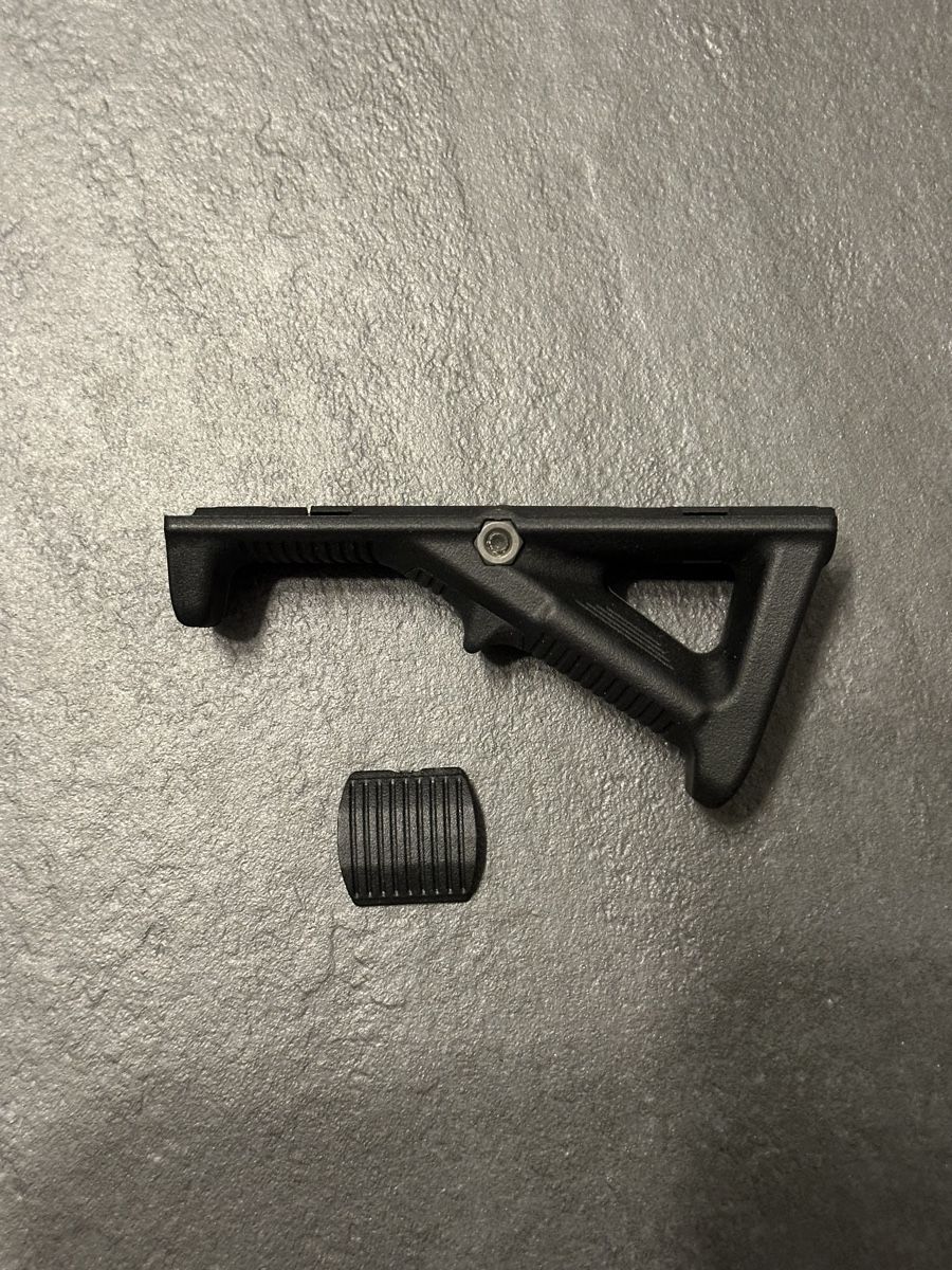 Tiro a segno: Magpul AFG - Neuwertig mit originalverpackung – Usato da Härkingen venduto da niki46 2