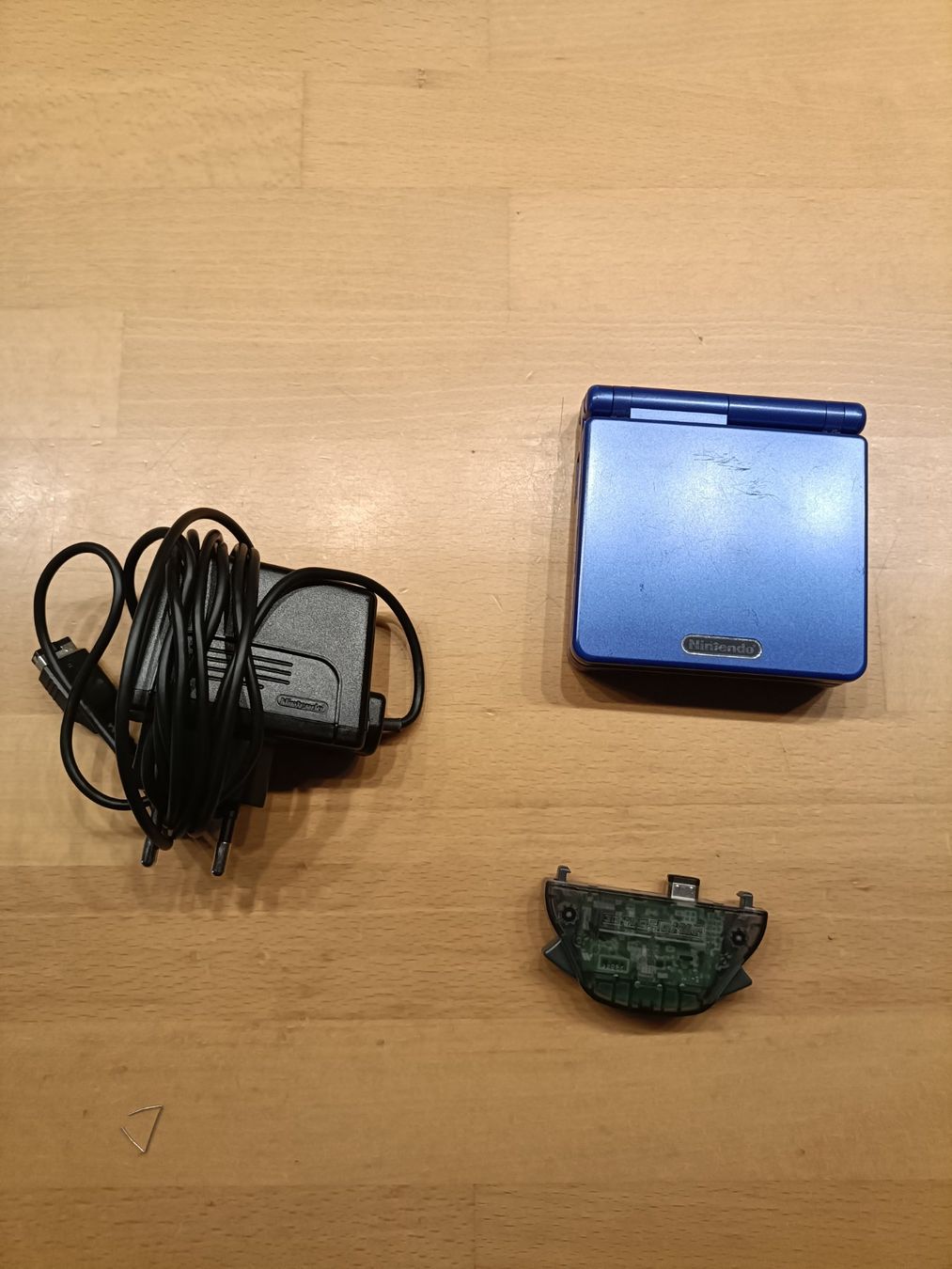 Nintendo Console: Nintendo Game Boy Advance SP mit Ladekabel / WLAN Adapter – Usato da Obfelden venduto da Kirinki 1