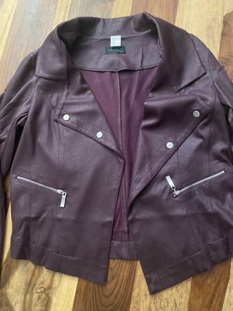 Trendige Kunstlederjacke in Pflaume - Top für den Herbst!