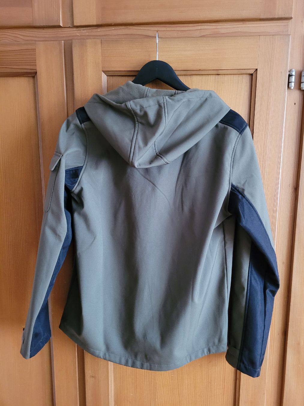 Jacken: Waldschütz Softshell Jacke, Khaki/Schwarz, Gr. 48, Top! – Neu und originalverpackt aus Heinrichswil von Mari-75 1