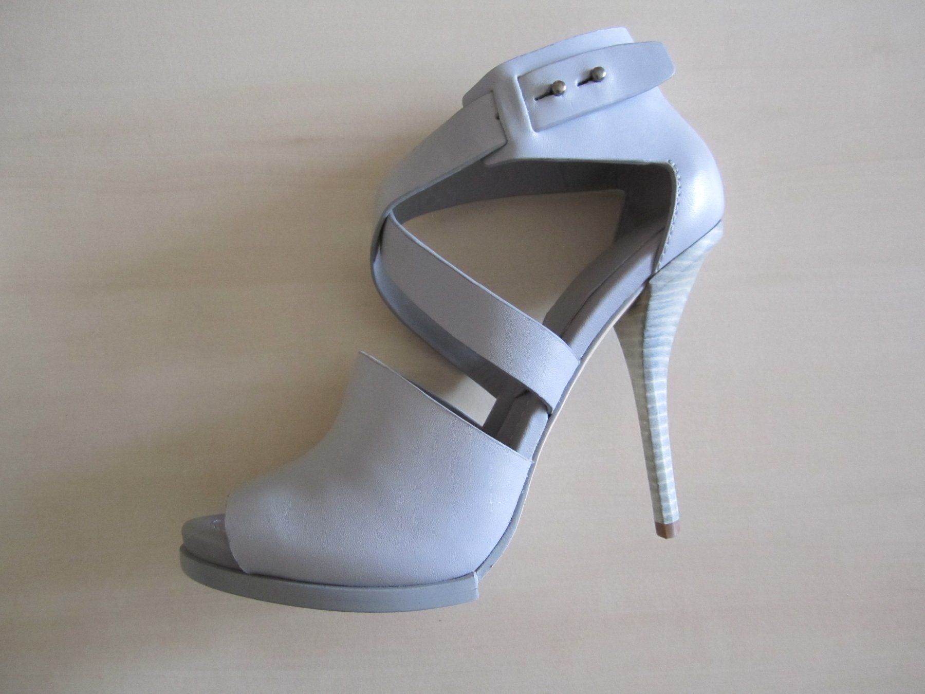 Alexander Wang Scarpe da donna: Sandales de ALEXANDER WANG – Nuovo e nell'imballaggio originale da Lausanne venduto da Kmm03