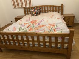 Meubles en pin (bois massif)